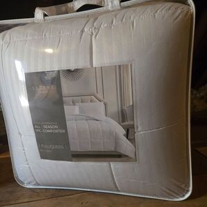 Serene All-Season Comforter - White